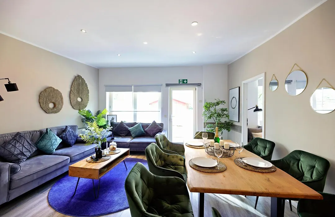 Peaceful City Garden Apartment-1